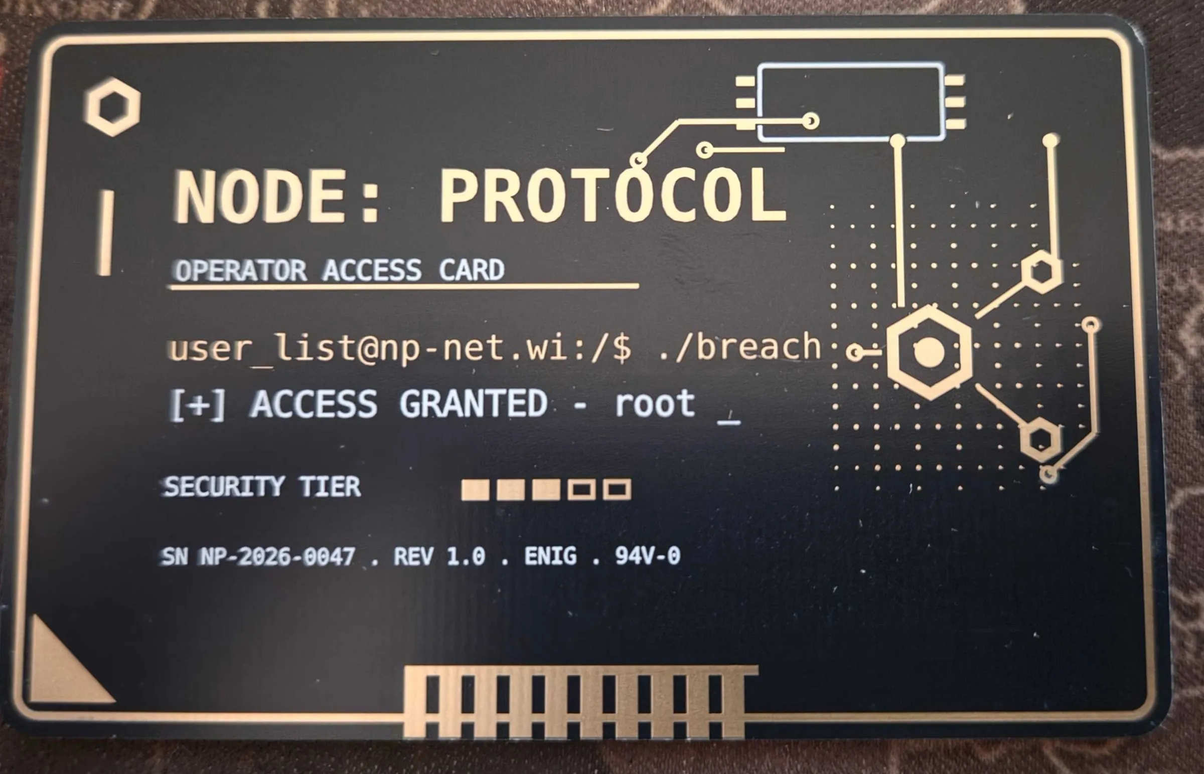 Vorderseite der Operator Access Card: NODE: PROTOCOL, ./breach, ACCESS GRANTED - root